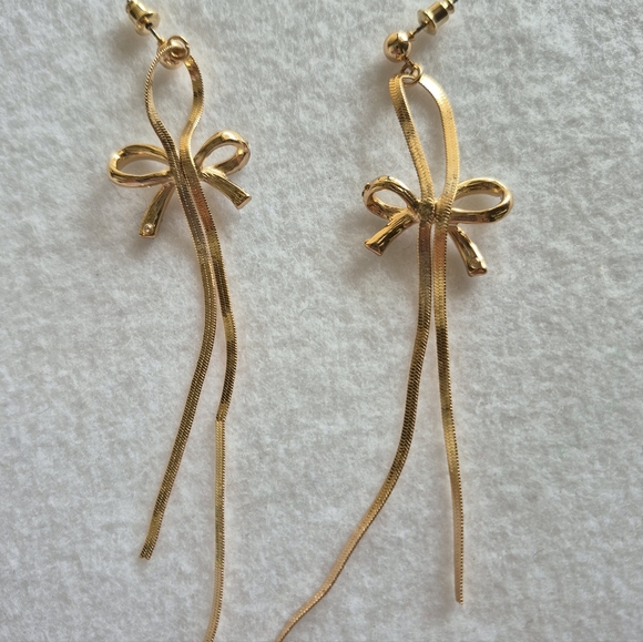 Long Ribbon Bow Pierced Earrings. - Picture 8 of 9